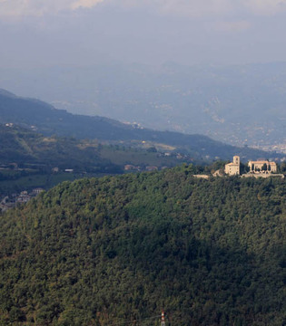 Civitella del Tronto Vista sull'abbazia del Montesanto © Elio Torlontano