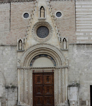 Teramo Duomo di Teramo, facciata su piazza Orsini © Elio Torlontano