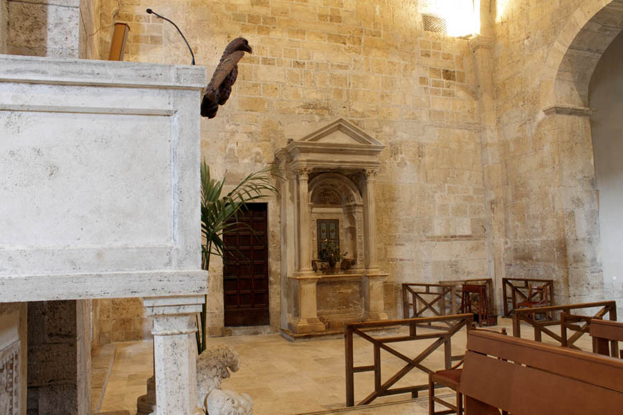 Teramo Duomo di Teramo, edicola degli Oli Santi © Elio Torlontano