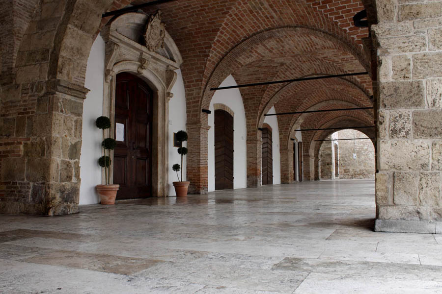 Campli Portico del Palazzo Comunale © Elio Torlontano