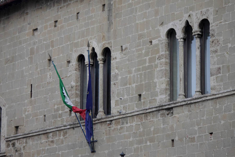 Campli Trifore del Palazzo Comunale © Elio Torlontano