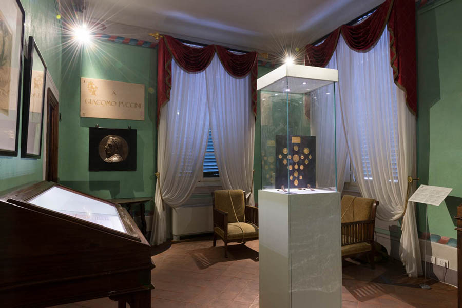 Lucca Il salotto con i trionfi delle opere puccininiane © Agnese Carlotta Morganti