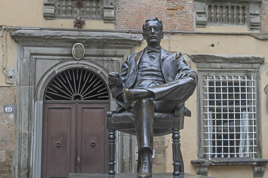 Lucca Monumento a Puccini © Christa Eder, Fotolia