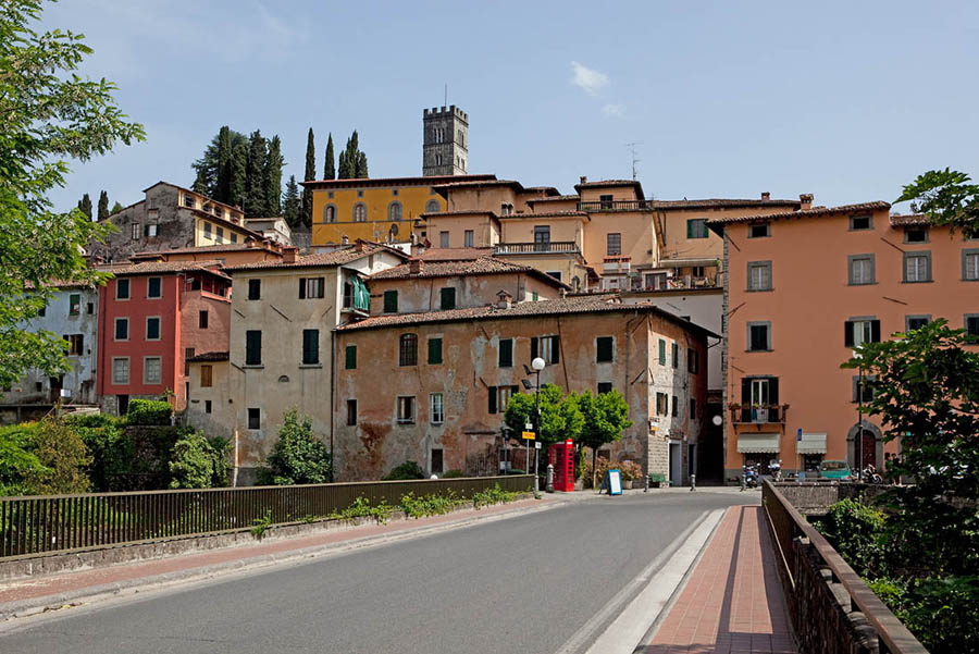 Barga Veduta di Barga col campanile del Duomo sullo sfondo © by HP Schaefer
