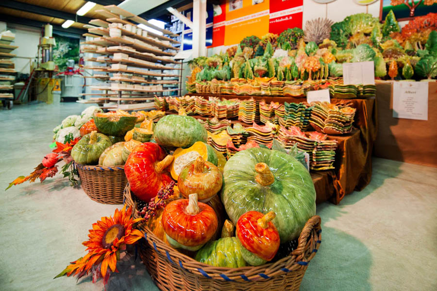 Lodi Laboratorio Ceramica Artistica Lodigiana: zucche, foglie e alberi © Fiorenza Cicogna