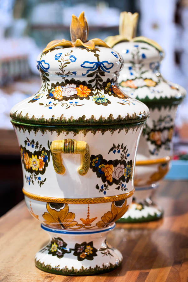 Lodi Laboratorio Ceramica Artistica Lodigiana: vasi da farmacia © Fiorenza Cicogna