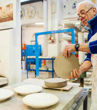 Lodi Laboratorio Ceramica Artistica Lodigiana: modellazione © Fiorenza Cicogna