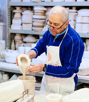 Lodi Laboratorio Ceramica Artistica Lodigiana: colaggio © Fiorenza Cicogna