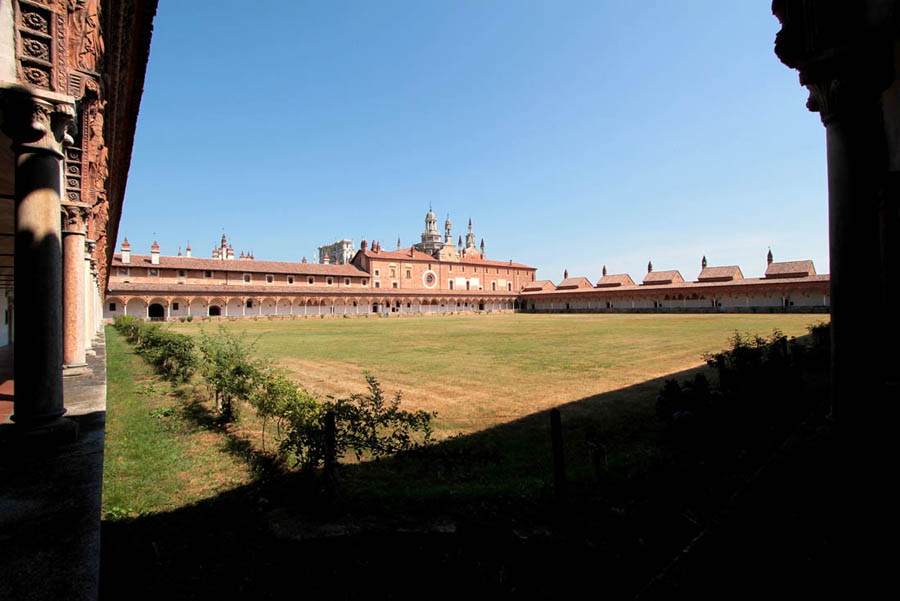 Certosa di Pavia Il chiostro grande con le celle dei monaci © Umberto Barcella