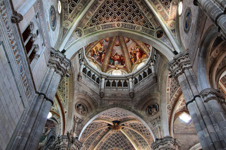 Certosa di Pavia Pilastri e cupola della chiesa © Umberto Barcella
