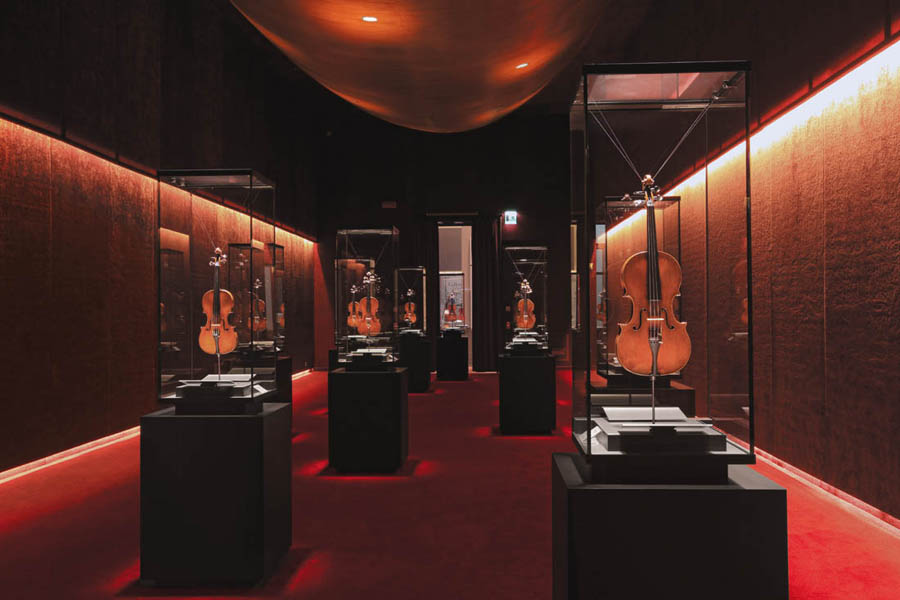 Cremona Museo del Violino La bottega del liutaio © Mino Boiocchi