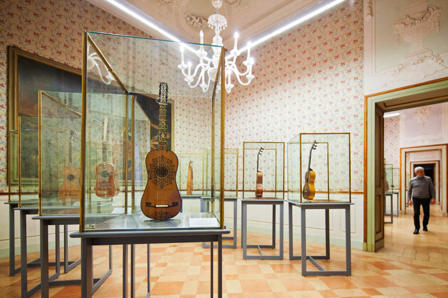 Cremona. Museo Civico ala Ponzone Strumenti antichi © Fiorenza Cicogna