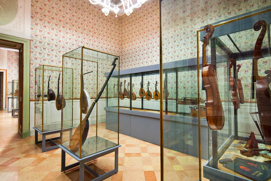 Cremona. Museo Civico ala Ponzone Strumenti antichi © Fiorenza Cicogna