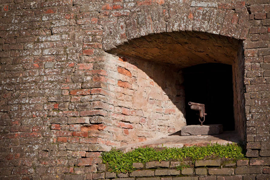 Pizzighettone Mura di Pizzighettone, cannoncino posizionato su una feritoia © Fiorenza Cicogna