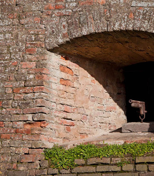 Pizzighettone Mura di Pizzighettone, cannoncino posizionato su una feritoia © Fiorenza Cicogna