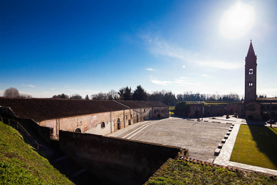 Pizzighettone La Piazza delle Armi © Fiorenza Cicogna
