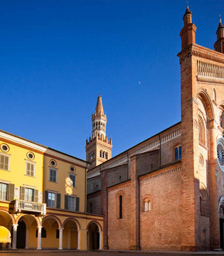 Pizzighettone Il Duomo e il Palazzo Vescovile © Fiorenza Cicogna