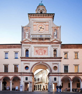 Pizzighettone Il Palazzo del Comune con il Torrazzo al centro © Fiorenza Cicogna