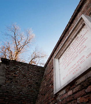 Pizzighettone Le mura presso Piazza Garibaldi © Fiorenza Cicogna