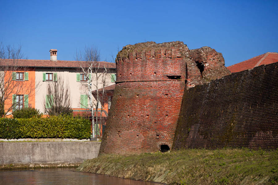 Soncino Le mura con una torre difensiva © Fiorenza Cicogna