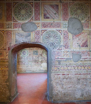 Pandino Affreschi a motivi geometrici nel Castello visconteo © Fiorenza Cicogna