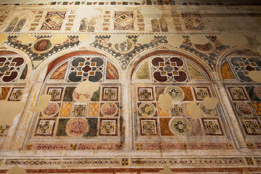 Pandino Affreschi a motivi geometrici nel Castello visconteo © Fiorenza Cicogna