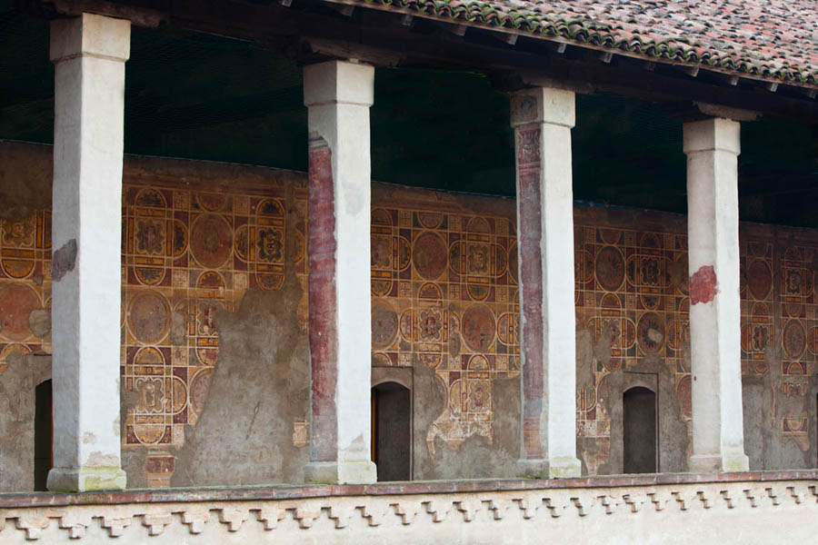 Pandino Una loggia affrescata del castello visconteo © Fiorenza Cicogna