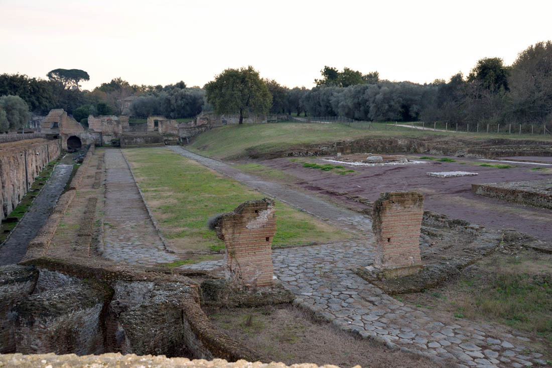 Tivoli Villa Adriana, vestibolo e Via Servile per concessione della Soprintendenza per i Beni Archeologici del Lazio, Area Archologica di Villa Adriana