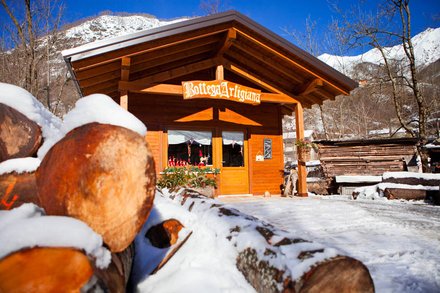 Valle Strona Valle Strona, bottega artigiana © Fiorenza Cicogna