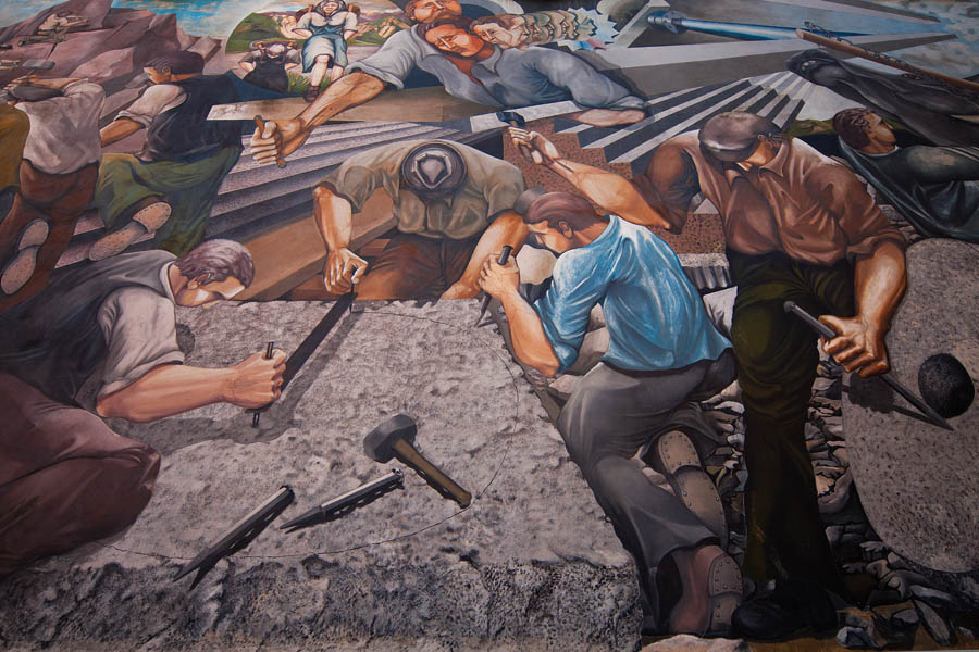 Baveno Il murale di Gilberto Carpo dedicato al lavoro degli scalpellini © Fiorenza Cicogna