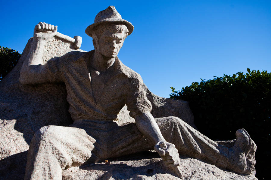 Baveno Particolare del Monumento allo Scalpellino di Raffaele Polli © Fiorenza Cicogna
