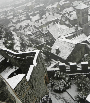 Vogogna Veduta del borgo medievale dal castello © Claudio del Solaro
