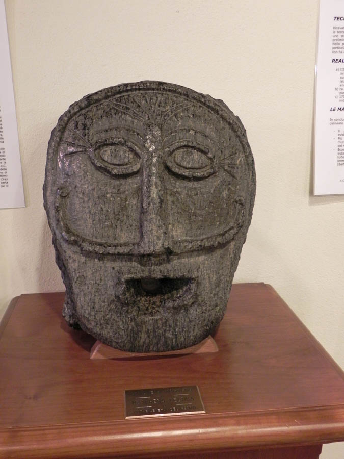 Vogogna Mascherone celtico conservato nel Palazzo Pretorio © Claudio del Solaro