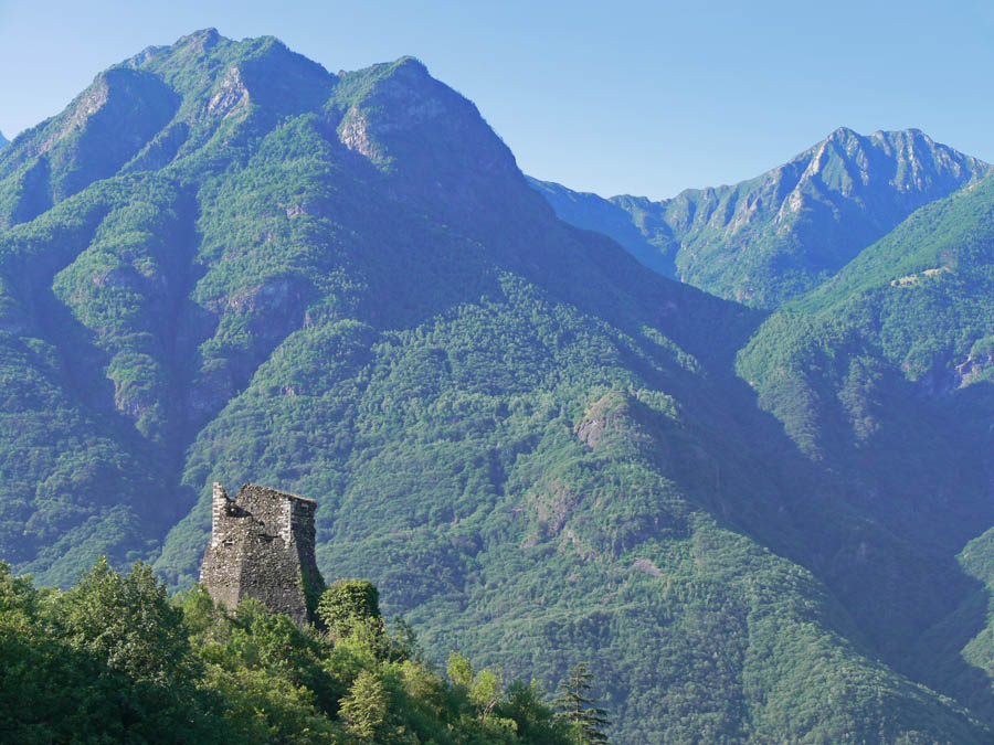 Vogogna Veduta della Rocca © Claudio del Solaro