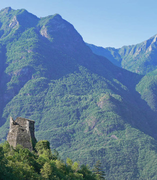 Vogogna Veduta della Rocca © Claudio del Solaro