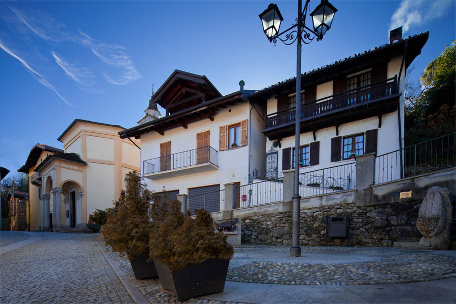 Baveno La Chiesa dei SS. Gervasio e Protasio e il Battistero © Fiorenza Cicogna