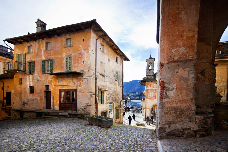Orta San Giulio Uno scorcio del Centro Storico © Fiorenza Cicogna