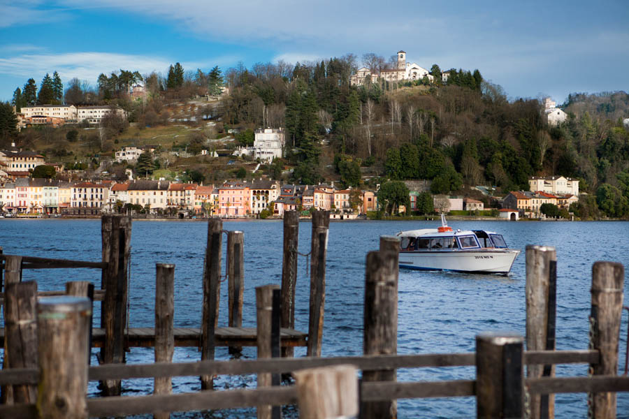 Isola di San Giulio Veduta di Orta San Giulio dall'approdo dell'isola di San Giulio © Fiorenza Cicogna