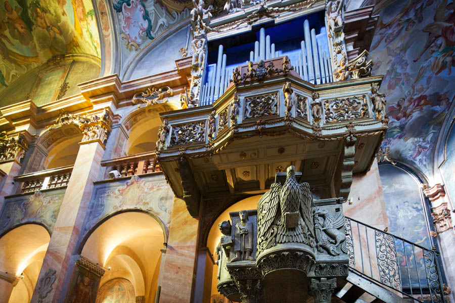 Isola di San Giulio L'ambone e l'organo della Basilica © Fiorenza Cicogna