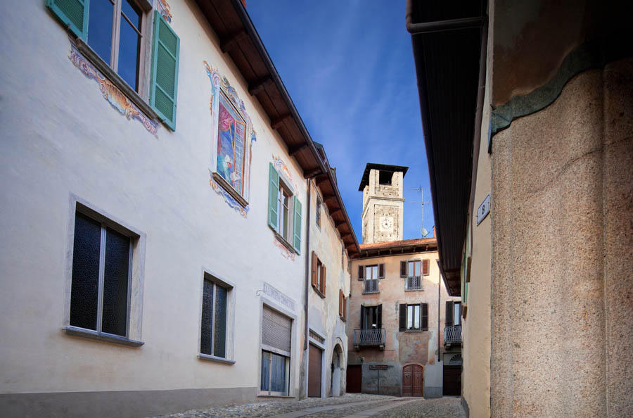 Miasino Affreschi sui muri delle case © Fiorenza Cicogna