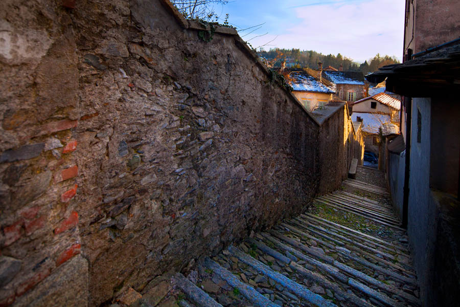 Miasino Scalone verso la Parrocchiale © Fiorenza Cicogna