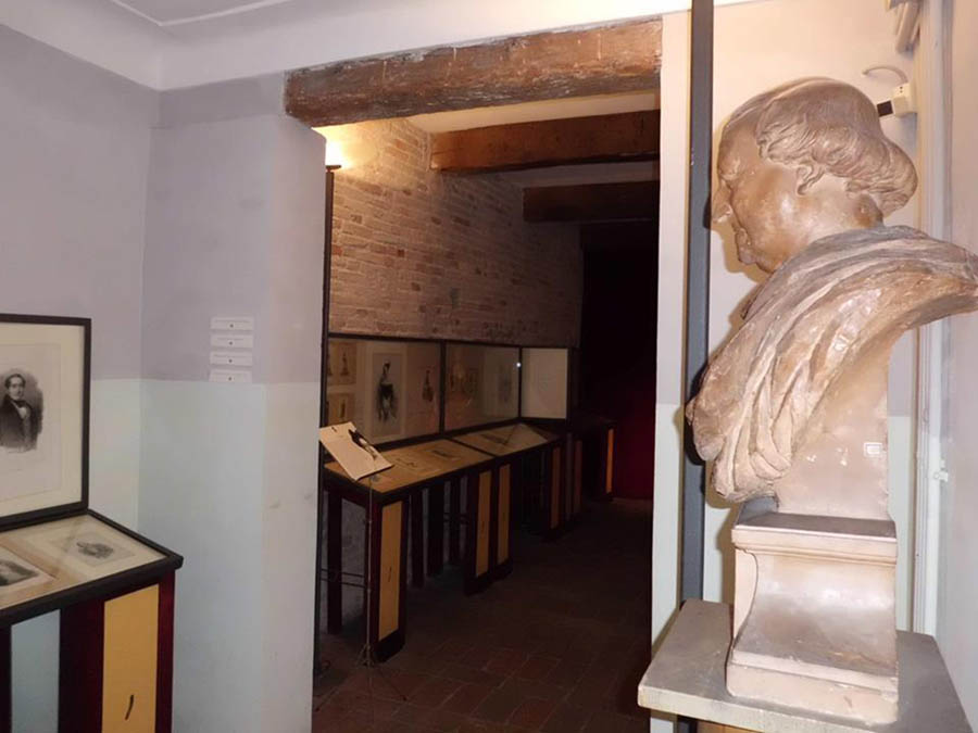 Pesaro Busto di Rossini di Carrier-Belleuse e ritratto di Antonio Tamburini di Jacques Llanta © Comune di Pesaro - Opere Proprietà Fondazione G. Rossini