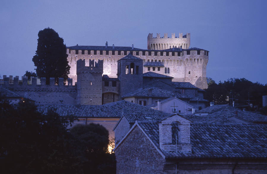 Gradara I tetti e la rocca di Gradara © Comune di Gradara, Massimo Sarti
