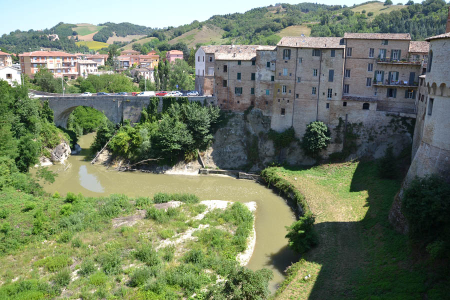 Alto Metauro Urbania, resti di mura © sa by Ulrichulrich