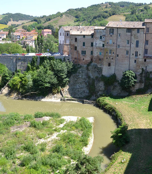 Alto Metauro Urbania, resti di mura © sa by Ulrichulrich