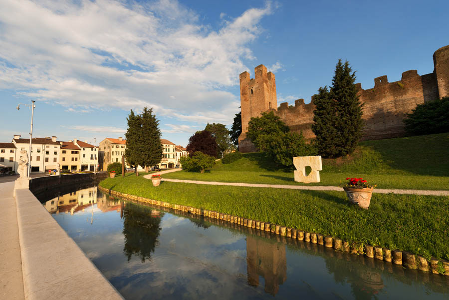 Castelfranco Veneto Scorcio con le mura © Alberto Masnovo, Fotolia.com