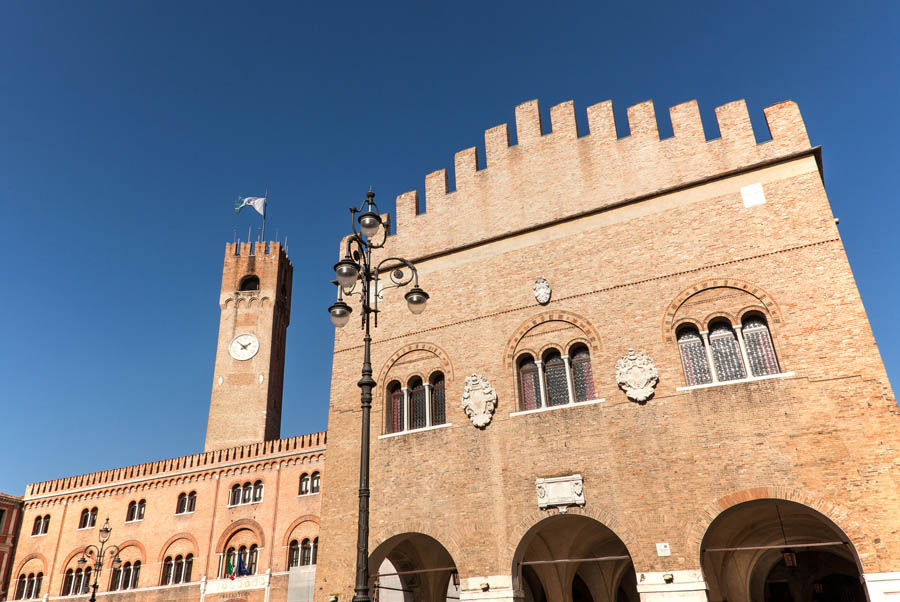 Treviso Scorcio su Piazza dei Signori © Roberto M, Fotolia.com