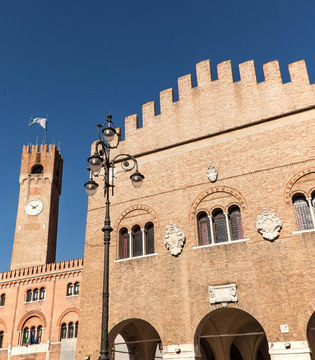Treviso Scorcio su Piazza dei Signori © Roberto M, Fotolia.com