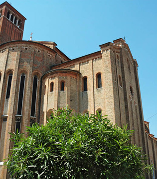 Treviso L'abside di San Nicolò © Gary Houston