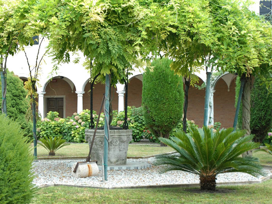 San Lazzaro degli Armeni Chiostro e giardini © Jean Pierre Dalbéra